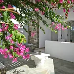 Corina Studios-apartments Naousa