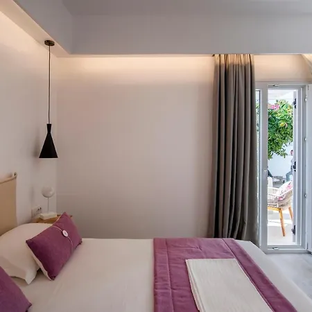 Corina Studios-apartments Naousa (Paros)