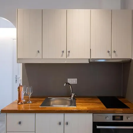 Corina Studios-apartments Náusza