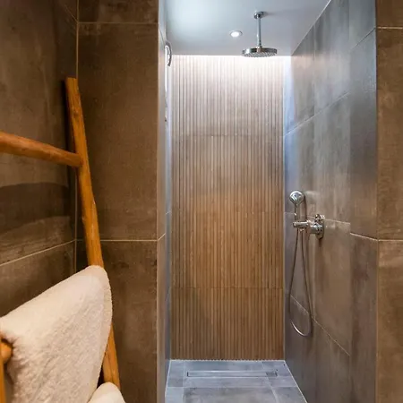 Corina Studios-apartments Apartman Náusza